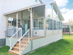 Large gable with covered landing, BBQ in the shade and away from the rain