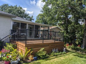 Charleswood garden with a nice studio to enjoy those beautiful blooms