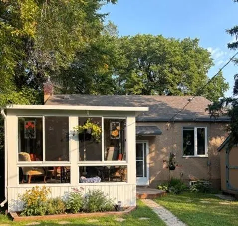sandalwood sunroom by SunCo in Lord Roberts, Winnipeg